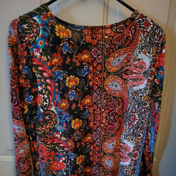 Cupio Bright & Colorful Paisley Design Pullover Top Misses Medium - Picture 3 of 8